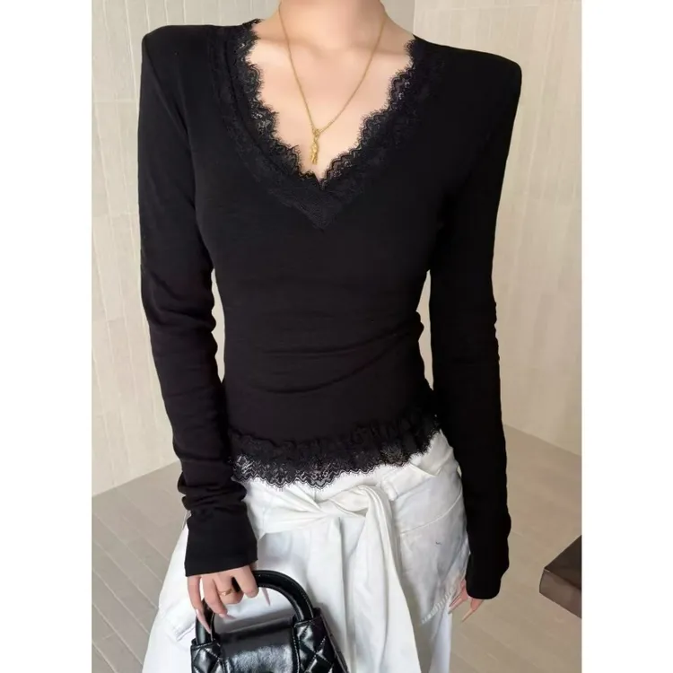 2025秋冬加绒新款蕾丝花边拼接V领长袖T恤修身显瘦纯欲百搭女上衣