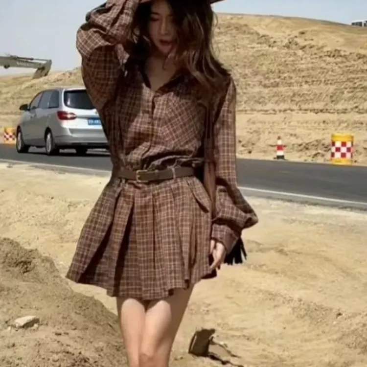 美式复古格子长袖衬衫连衣裙女2025年秋季气质收腰显瘦百褶短裙子