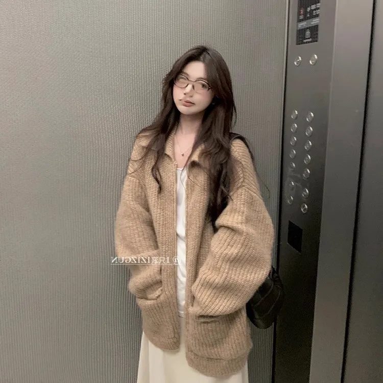 松弛感翻领拉链羊毛针织开衫女秋冬复古宽松显瘦软糯加厚毛衣外套