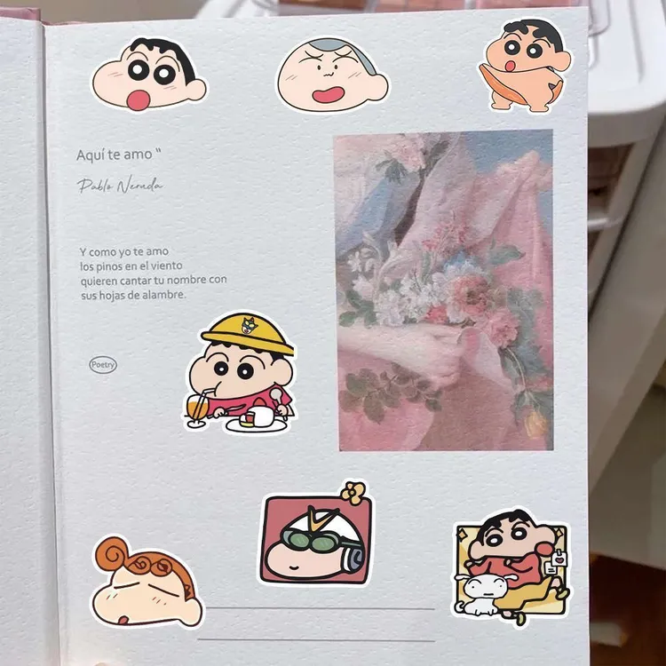 爆款蜡笔小新贴纸可爱卡通搞笑表情ins贴画美食防水装饰