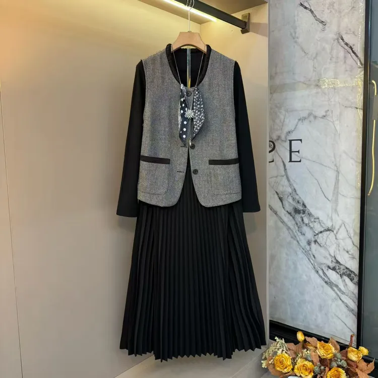 2025时尚气质韩系甜美减龄遮肉显瘦丝带马甲+百褶连衣裙套装2536