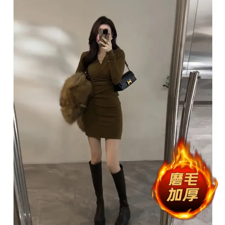 磨毛加厚修身高腰显瘦秋冬时尚设计感连衣裙女包臀裙黑色气质长袖