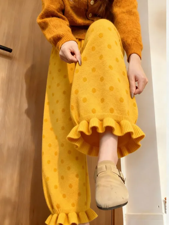 姜黄色波点针织花苞裤女秋冬小个子2025年超火的裤子休闲直筒阔腿
