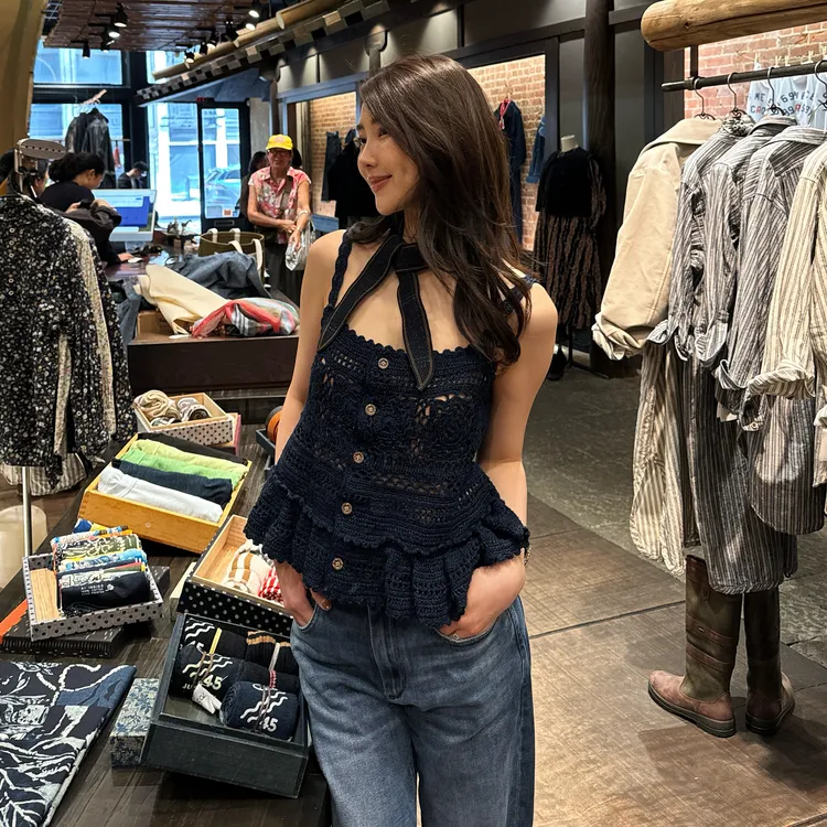 ROMI STUDIO“法式松弛”100%棉镂空花纹喇叭形吊带背心RW25SS70158