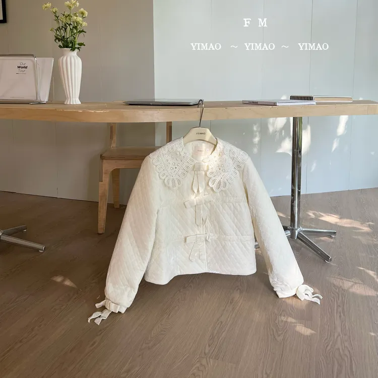 赵小小【珍妮统治区】10155 新中式镂空花边娃娃领百搭短外套上衣女