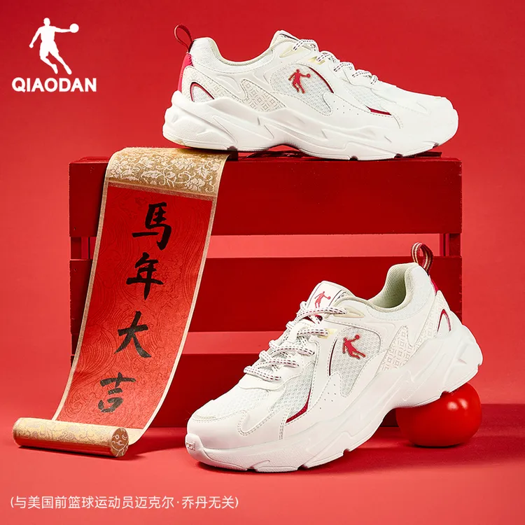 乔丹新年款红色休闲鞋女运动鞋2026春季新款网革拼接老爹鞋女鞋子