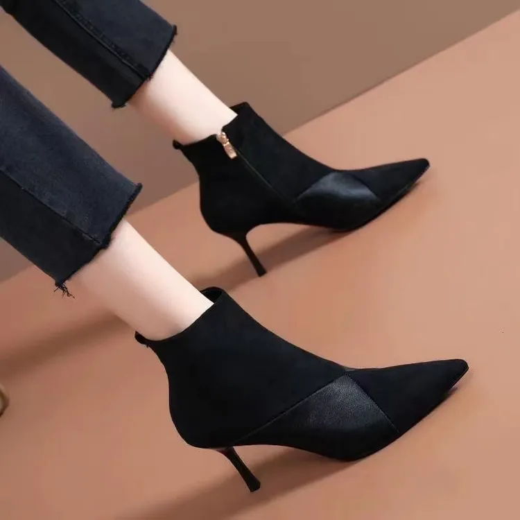 绒面黑色红底细跟尖头短靴潮流2025年秋冬时跟鞋时装靴子上班鞋子