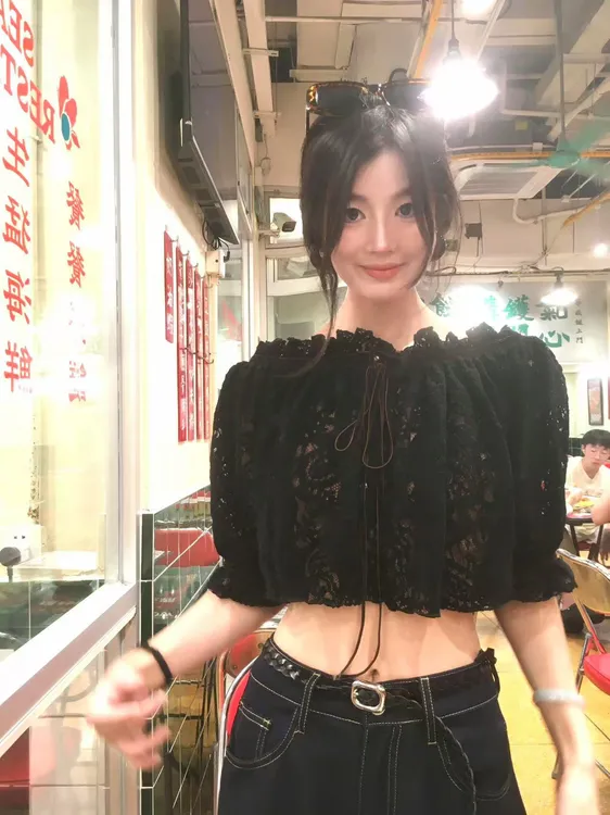 2025秋季新款韩系气质黑色蕾丝温柔上衣高腰复古阔腿牛仔裤两件套