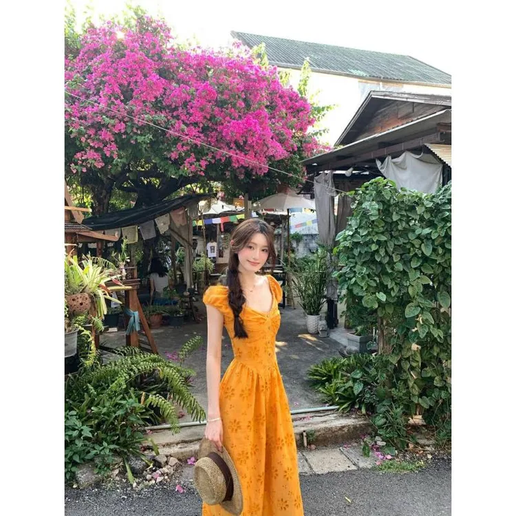 镂空刺绣连衣裙女装夏季法式复古高级感气质海边出游度假风长裙子