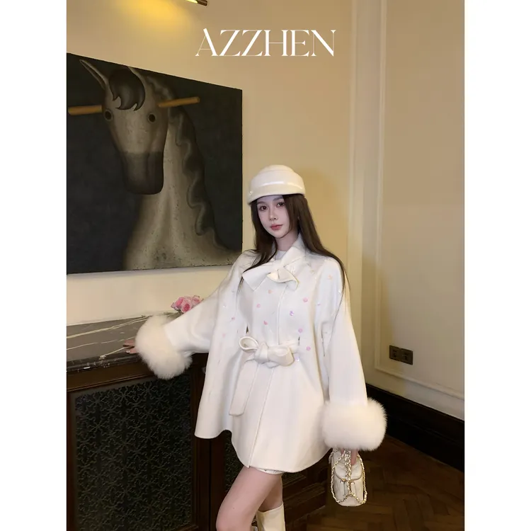 （假日穿搭）AZZHEN【冬季恋歌】绵羊毛斗篷式保暖外套AZ4KMW14-00