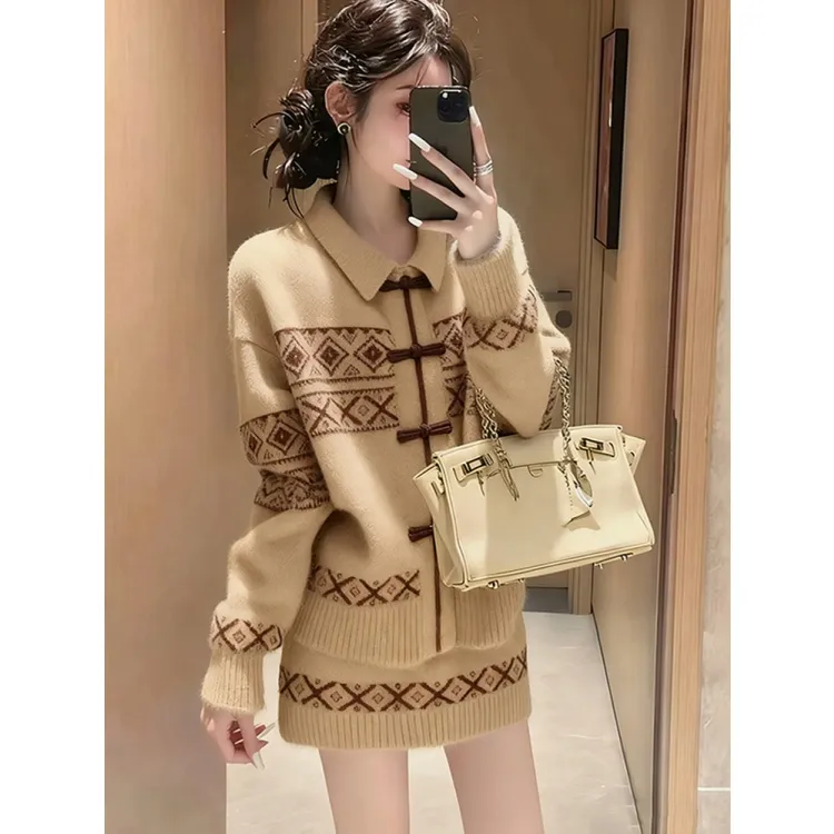 美拉德卡其色毛衣套装女2025新款秋冬穿搭针织提花上衣短裙两件套