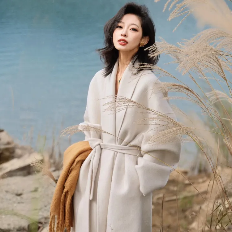 白色双面呢子大衣女2025冬季新款高级感中长款慵懒风收腰毛呢外套