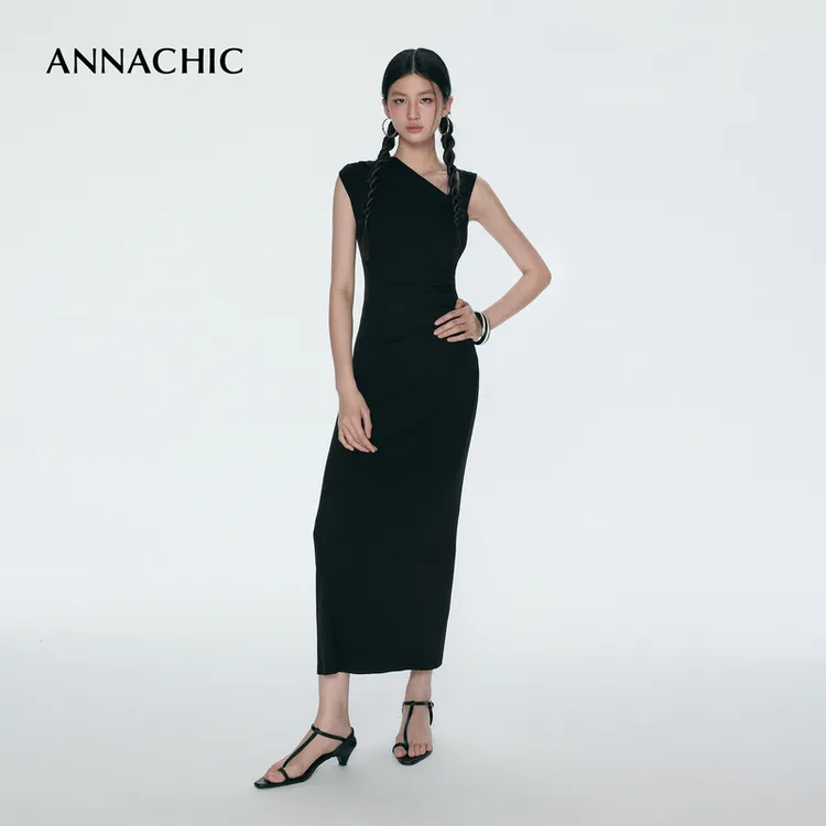 ANNACHIC时髦瘦肩斜领_不对称斜肩无袖连衣裙/收腰修身长款小黑裙