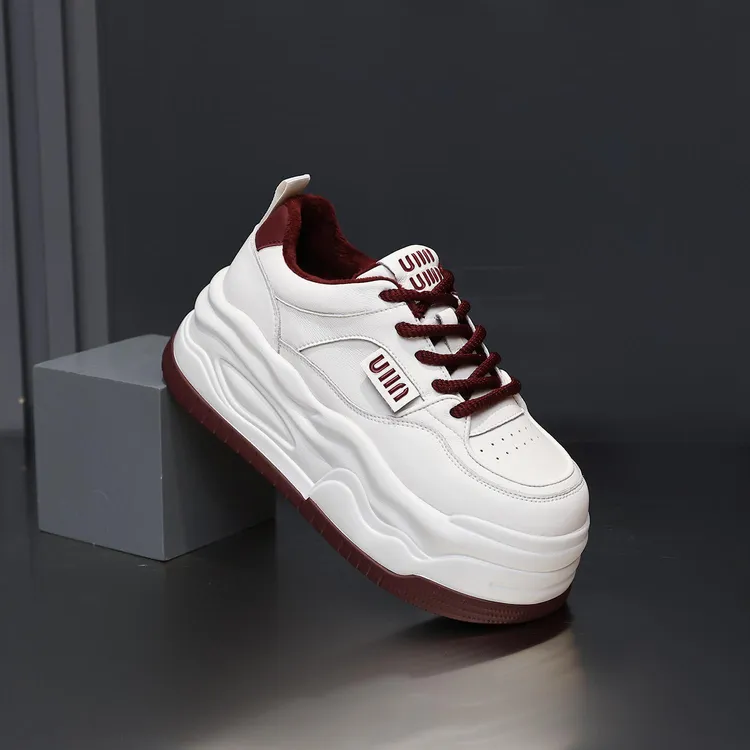 殊彩秋冬2025新款女小个子运动休闲欧若风适配性强增高7CM百搭小