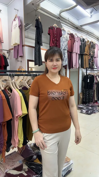 简约字母常规短袖V领休闲风印花常规款百搭T恤