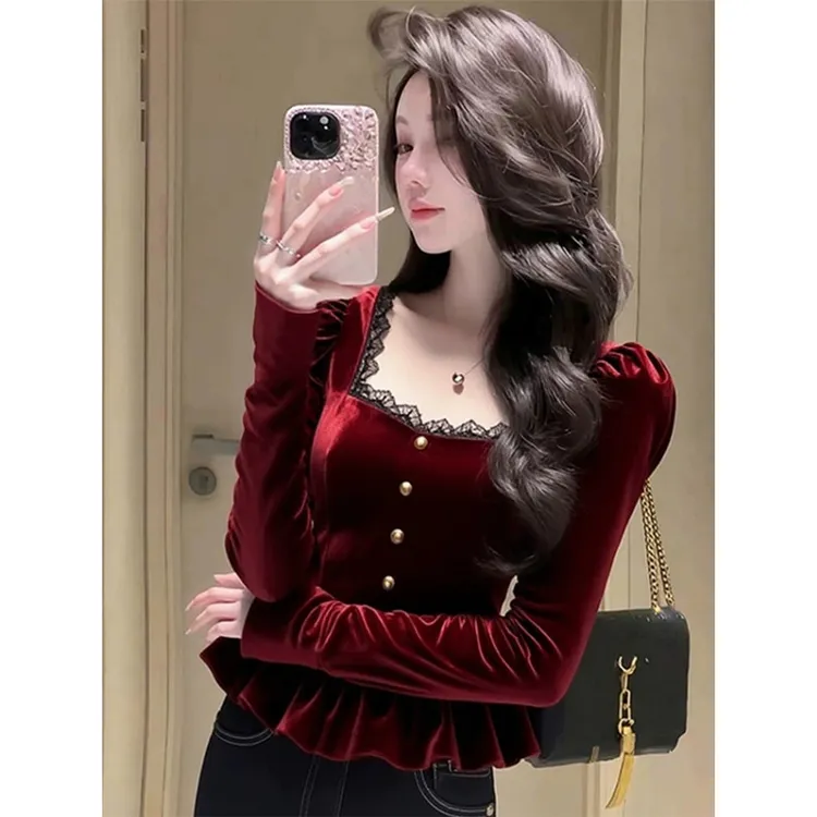 法式酒红色方领短款丝绒上衣女2025新款秋冬高级感蕾丝边收腰衬衣