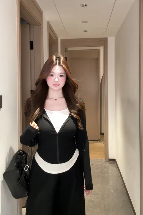微胖mm大码秋季吊带背心收腰连帽衫假两件显瘦松弛感休闲套装女