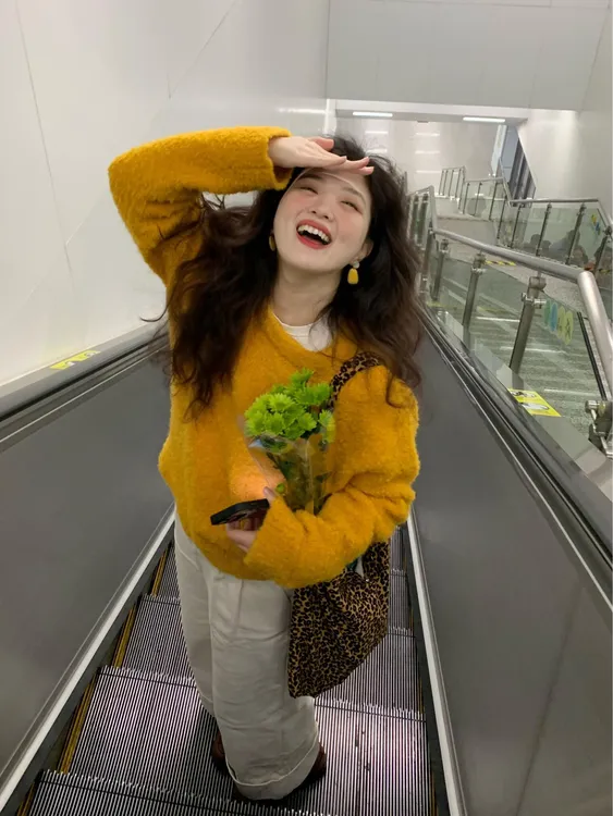 【向阳而生】春款时尚活泼向日葵色黄针织毛衣上衣白色休闲牛仔裤