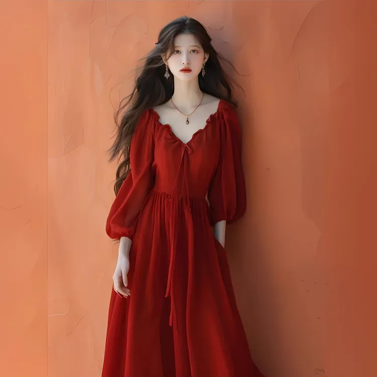 大码胖MM红色V领连衣裙女2025年轻奢高级感民族风旅游度假长裙子