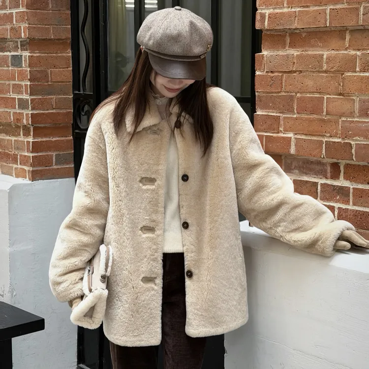 HELA AOMI “西班牙进口皮毛一体.奶茶皮草”羊皮革皮草CY5DM29509