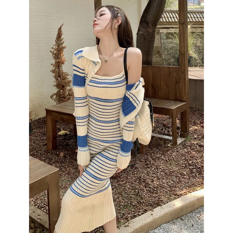 秋装爆款2025新款条纹针织开衫吊带裙两件套今年流行小香风套装女