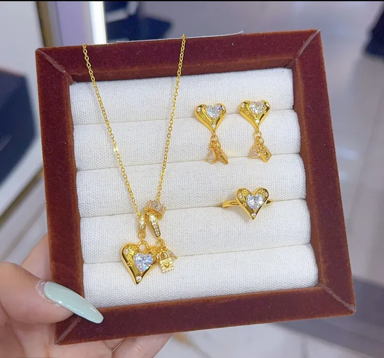铜合金锆石项链 新款爱心项链精致金色简约气质女士项链三件套