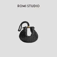 ROMI STUDIO“高定系列”纯手工羊皮编织可抽拉式金球手提包B3581