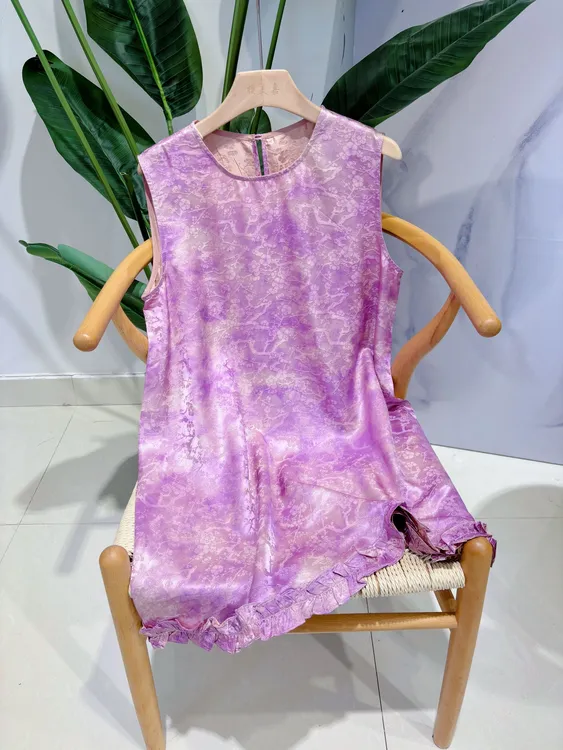 DY2778樱美嘉100桑蚕丝夏季新款无袖花边长款上衣奥黛连衣裙粉紫