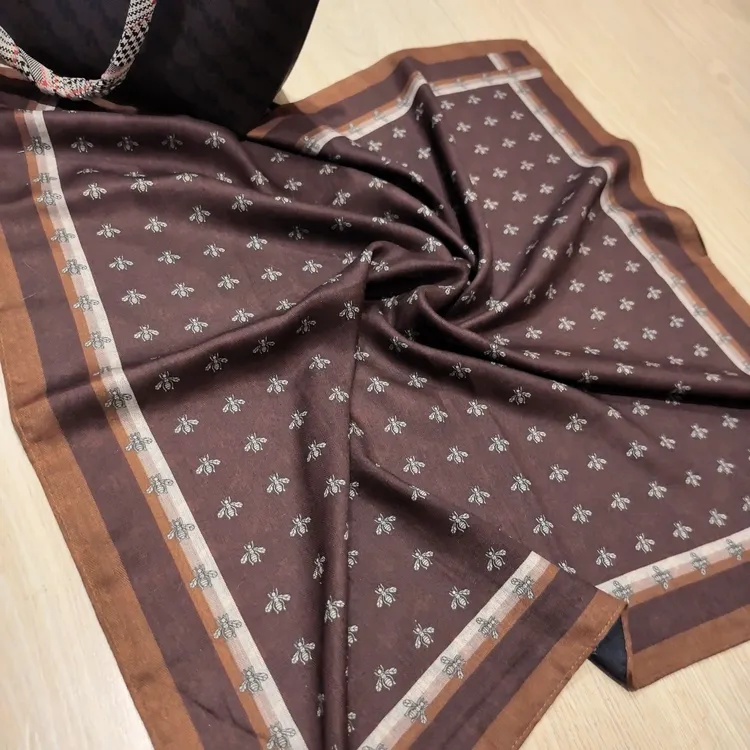 [中古小蜜蜂]时尚百搭装饰春秋冬加厚羊毛柔软方巾女士丝巾披肩