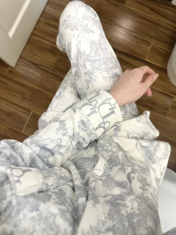 少女款轻奢高级感水墨画睡衣女秋冬季德绒加厚保暖家居服秋季大码