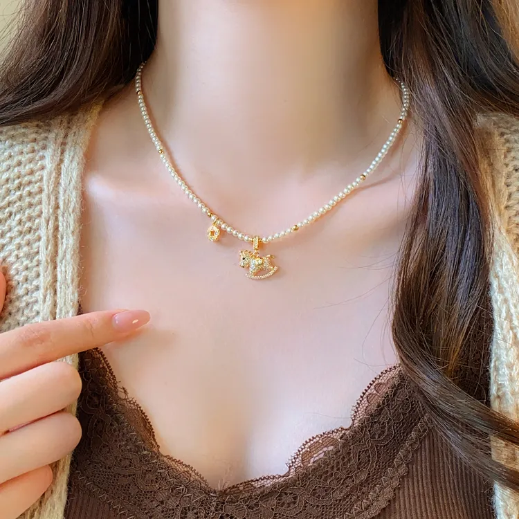 非金属仿珍珠项链 小马珍珠项链女高级感轻奢秋冬配饰品毛衣链女