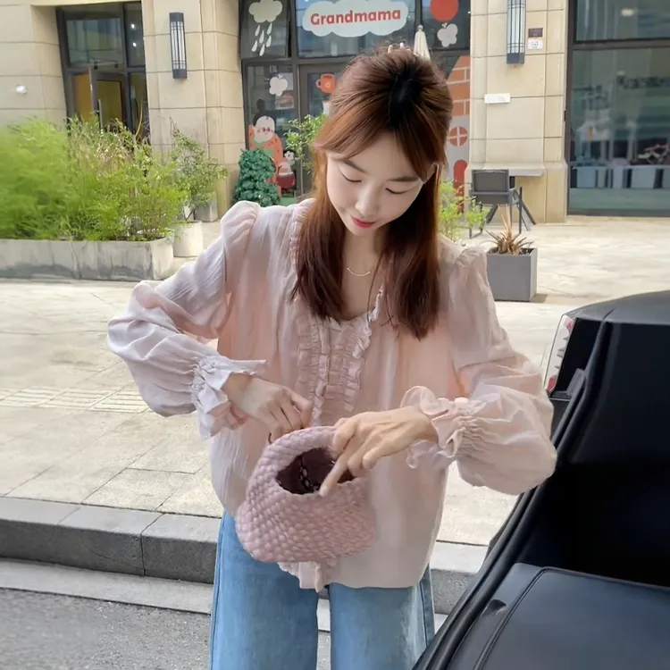 大码女装法式甜美木耳边v领粉色衬衫早秋微胖mm宽松显瘦气质小衫