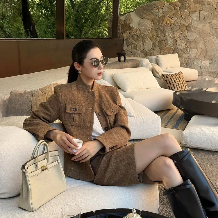 美拉德风套装2025秋季新款慵懒休闲风百搭款长袖外套五分裤两件套