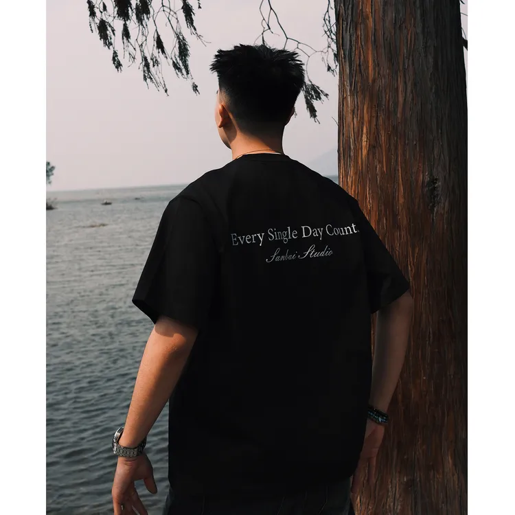 SANBAI 叁佰【每天都很重要】26支光盾遮热平纹字母印花T恤