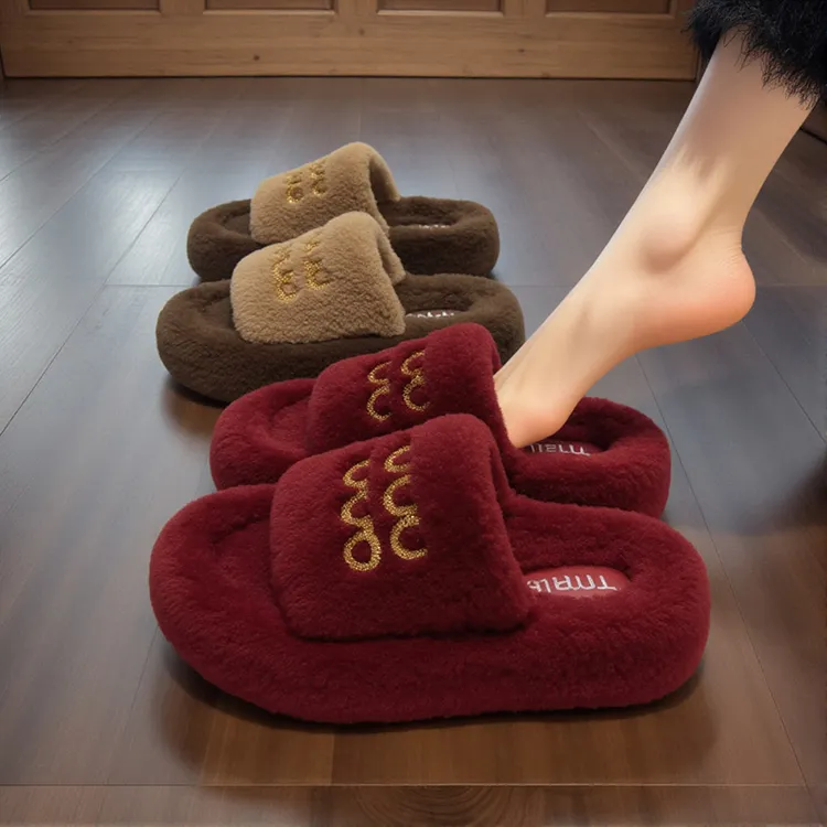 羊羔绒毛毛拖鞋女2025年新款秋季红色复古厚底轻便休闲一脚蹬棉拖