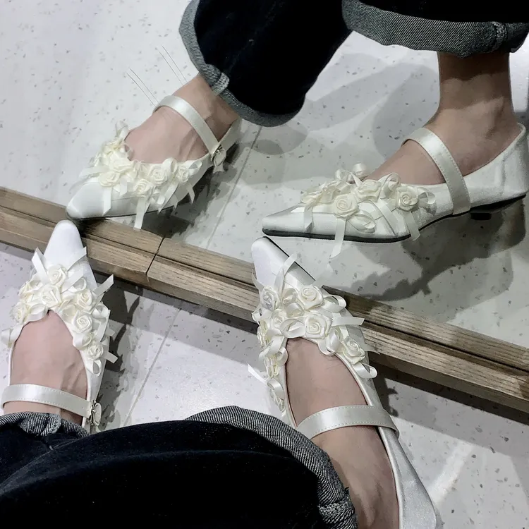 小众设计缎面花朵尖头低跟千金风单鞋女2025新款猫眼跟尖头女鞋