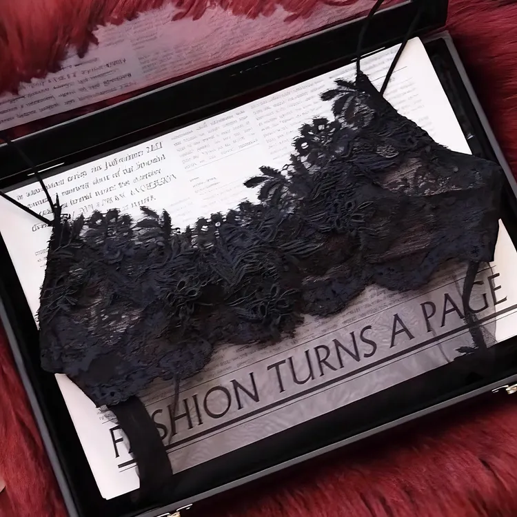 黑天鹅·法式优雅小胸短款蕾丝高级性感吊带睡裙约会必备性感睡衣