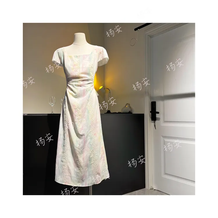 【盛夏物语】夏季新款短袖连衣裙法式刺绣收腰显瘦海边彩虹色连衣裙