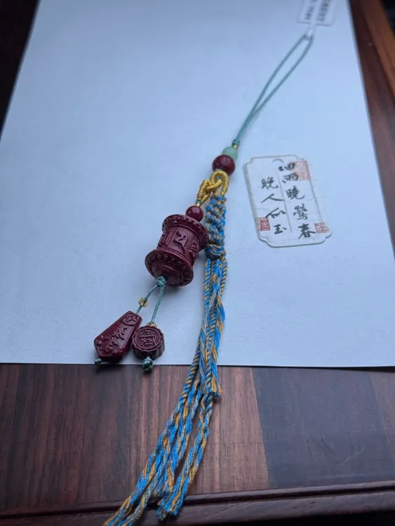 天然辰砂含辰砂工艺品高含量红砂六字真言手机包包挂饰