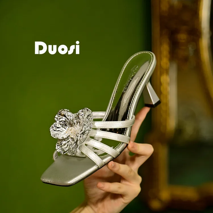 【DUOSI】7.5cm夏季耐磨花朵套趾高跟方头一字拖凉鞋细跟气质2927