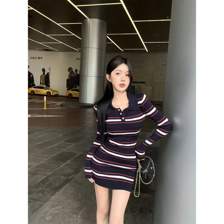 新款时尚洋气百搭女装显瘦复古翻领撞色条纹长袖针织连衣裙女气质