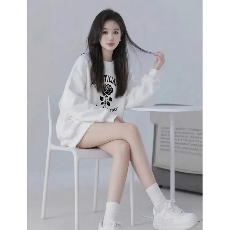 白色玫瑰花圆领加绒卫衣女2025新款韩版慵懒风气质甜美秋冬上衣