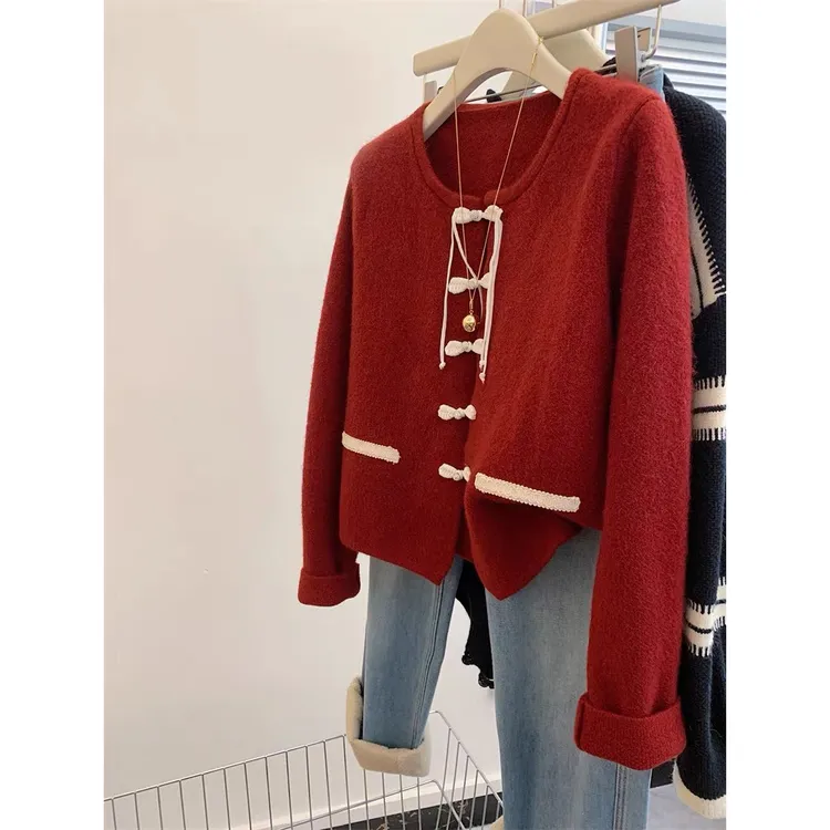 绝美！新中式红色毛衣外套女秋冬慵懒加厚针织开衫外穿小香风上衣