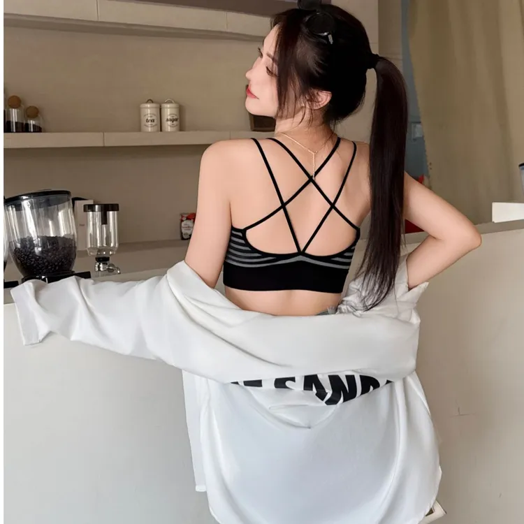 秋冬加厚交叉肩带美背内衣女带舒适乳胶固定杯聚拢胸前褶皱设计女