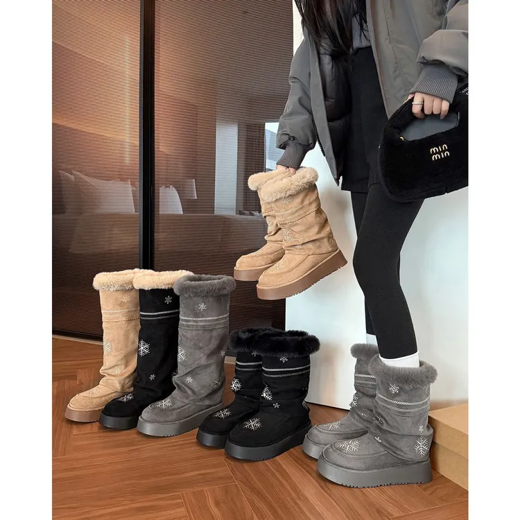 小众雪花刺绣加绒厚底雪地靴女款2025新款短筒堆堆靴保暖东北棉鞋