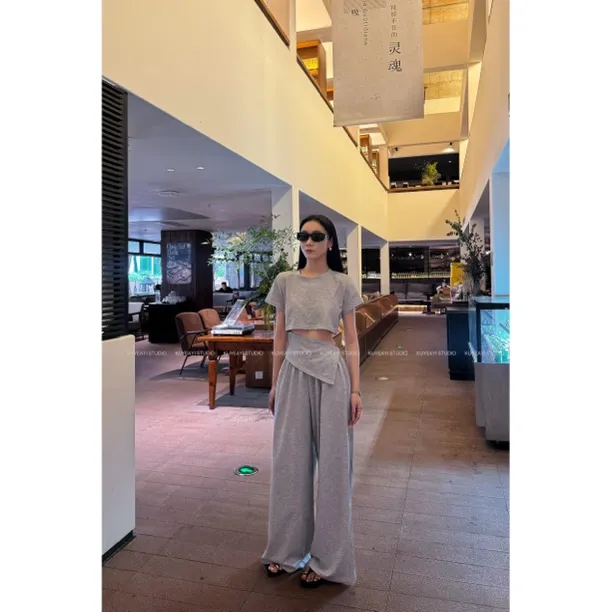 KUYEAYI / 不规则短袖+直筒裤阔腿裤 两件套