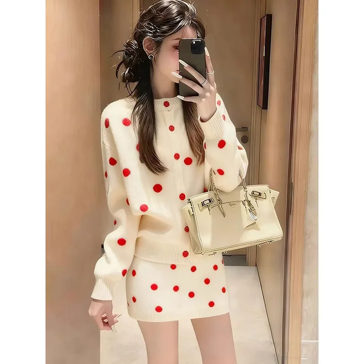 韩系一整套深冬穿搭白色针织套装女2025新款波点上衣半身裙两件套