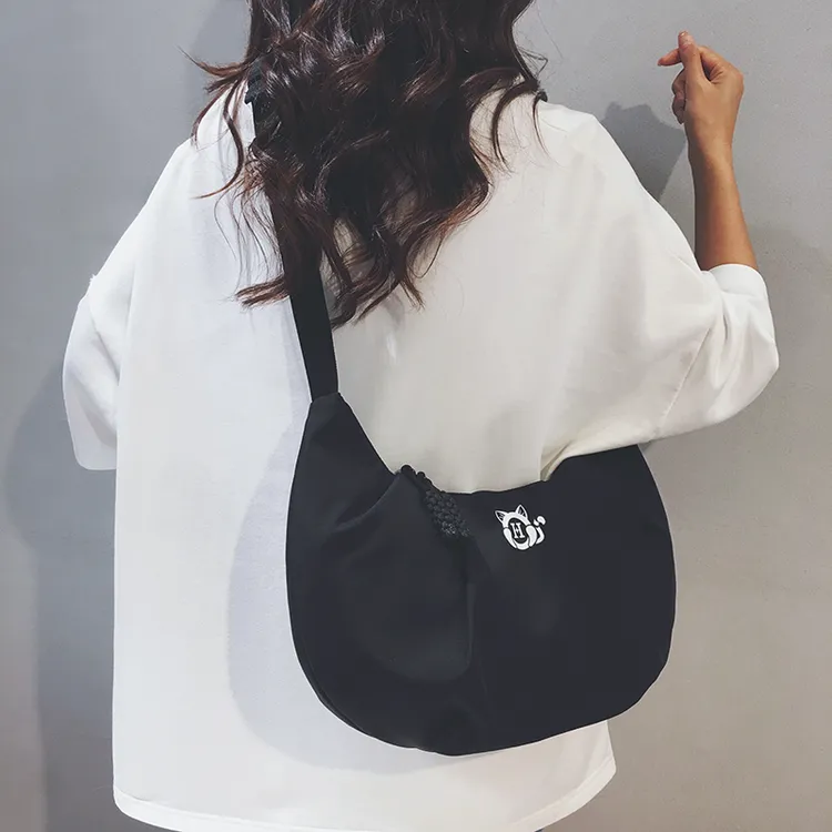 时尚大容量褶皱帆布包女2025新款运动饺包上班通勤休闲斜挎包