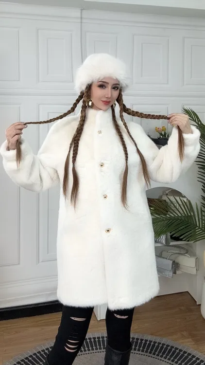 新疆包邮2025域美家爆款百搭小金口短款大衣