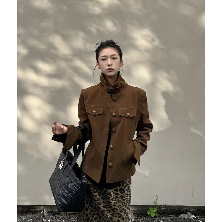美拉德穿搭棕色立领工装外套女2025秋季新款高级感修身百搭夹克潮